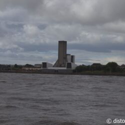 <a href="https://www.distorsiones.com/torre-de-ventilacion-del-tunel-kingsway-y-seacombe-ferry-a-la-izquierda/" title="Torre de ventilación del túnel Kingsway y Seacombe Ferry a la izquierda" target="_blank" rel="noopener">Torre de ventilación del túnel Kingsway y Seacombe Ferry a la izquierda</a>