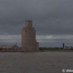 <a href="https://www.distorsiones.com/torre-de-ventilacion-del-tunel-queensway/" title="Torre de ventilación del túnel Queensway" target="_blank" rel="noopener">Torre de ventilación del túnel Queensway</a>