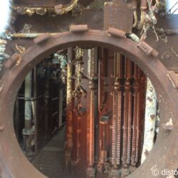 <a href="https://www.distorsiones.com/una-ultima-mirada-al-interior-del-submarino-aleman-u-534/" title="Una última mirada al interior del submarino alemán U-534" target="_blank" rel="noopener">Una última mirada al interior del submarino alemán U-534</a>