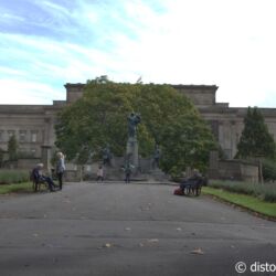 <a href="https://www.distorsiones.com/el-monumento-al-regimiento-del-rey-en-los-jardines-de-san-juan/" title="El monumento al Regimiento del Rey en los jardines de San Juan" target="_blank" rel="noopener">El monumento al Regimiento del Rey en los jardines de San Juan</a>